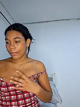 Snapshot of Dena_k_ chatting on 03.05.25 Dena k online show from 03.05.25