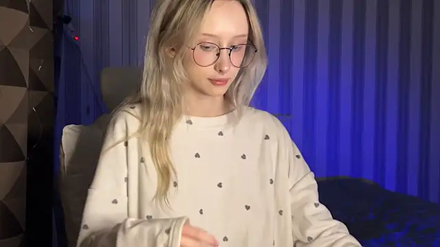 Snapshot of mayvi_cold chatting on 02.20.25 mayvi cold online show from 02.20.25