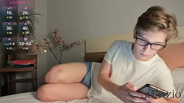 Snapshot of Shirizi chatting on 12.21.24 Shirizi online show from 12.21.24