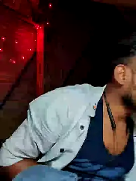 Snapshot of rayhan085 chatting on 02.15.25 rayhan085 online show from 02.15.25