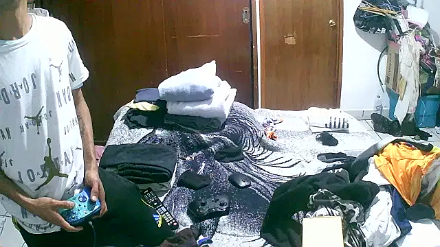 Snapshot of jperezofficial1 chatting on 10.08.25 jperezofficial1 online show from 10.08.25