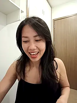 Snapshot of Sugar2k5 chatting on 12.18.24 Sugar2k5 online show from 12.18.24