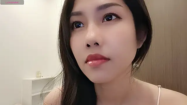 Snapshot of Sugar2k5 chatting on 11.30.25 Sugar2k5 online show from 11.30.25