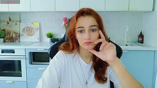 Snapshot of Sinty_Noria chatting on 07.31.26 Sinty Noria online show from 07.31.26