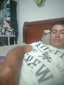 Snapshot of Vergon2cm chatting on 11.02.25 Vergon2cm online show from 11.02.25