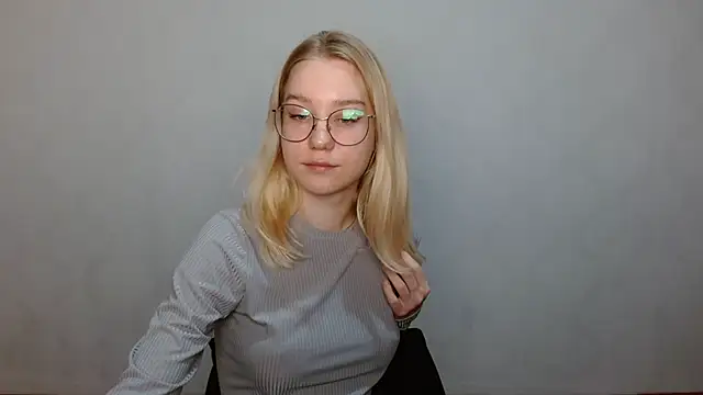 Snapshot of cindi_hot chatting on 12.03.24 cindi hot online show from 12.03.24