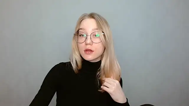 Snapshot of cindi_hot chatting on 02.03.25 cindi hot online show from 02.03.25