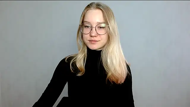 Snapshot of cindi_hot chatting on 03.06.25 cindi hot online show from 03.06.25