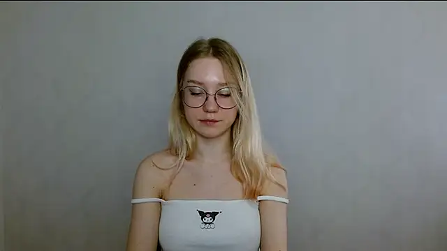 Snapshot of cindi_hot chatting on 03.08.25 cindi hot online show from 03.08.25