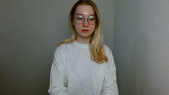 Snapshot of cindi_hot chatting on 03.17.25 cindi hot online show from 03.17.25