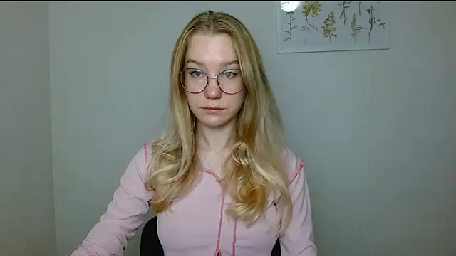 Snapshot of cindi_hot chatting on 09.28.25 cindi hot online show from 09.28.25