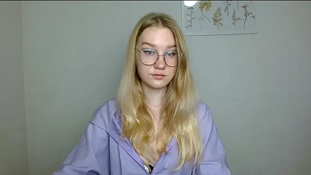 Snapshot of cindi_hot chatting on 11.04.25 cindi hot online show from 11.04.25