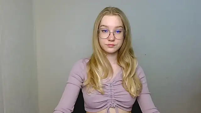 Snapshot of cindi_hot chatting on 03.19.26 cindi hot online show from 03.19.26