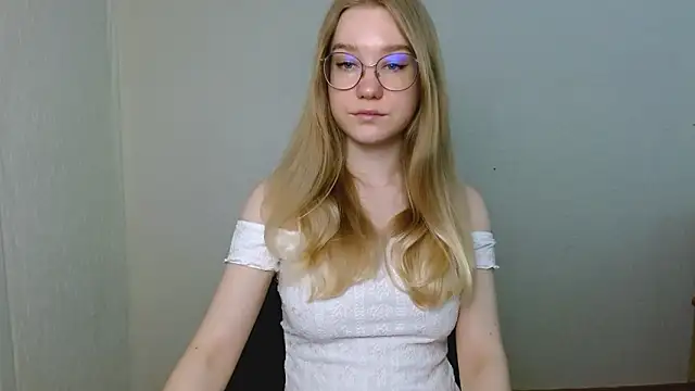 Snapshot of cindi_hot chatting on 03.22.26 cindi hot online show from 03.22.26