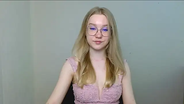 Snapshot of cindi_hot chatting on 04.03.26 cindi hot online show from 04.03.26
