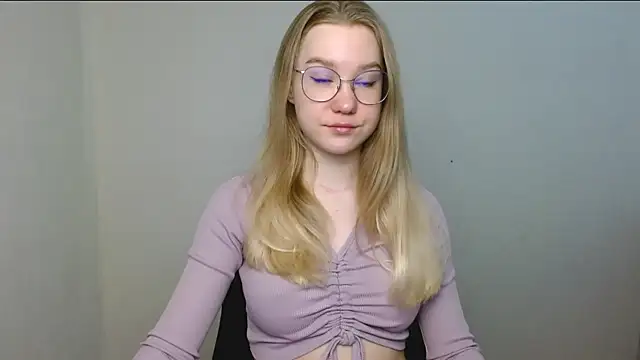 Snapshot of cindi_hot chatting on 04.05.26 cindi hot online show from 04.05.26