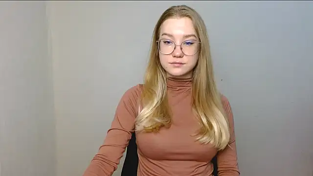 Snapshot of cindi_hot chatting on 04.06.26 cindi hot online show from 04.06.26