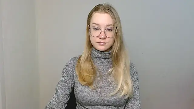 Snapshot of cindi_hot chatting on 04.10.26 cindi hot online show from 04.10.26