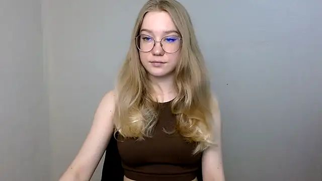 Snapshot of cindi_hot chatting on 04.11.26 cindi hot online show from 04.11.26