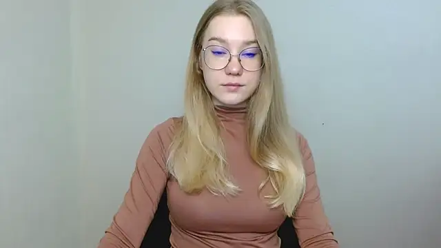 Snapshot of cindi_hot chatting on 04.14.26 cindi hot online show from 04.14.26