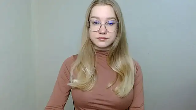 Snapshot of cindi_hot chatting on 04.15.26 cindi hot online show from 04.15.26