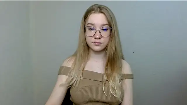 Snapshot of cindi_hot chatting on 04.22.26 cindi hot online show from 04.22.26