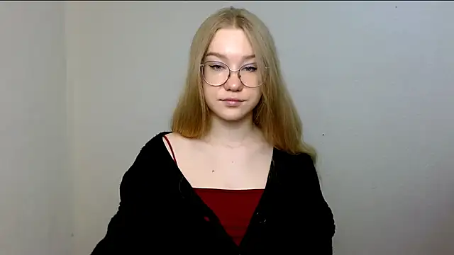 Snapshot of cindi_hot chatting on 04.26.26 cindi hot online show from 04.26.26