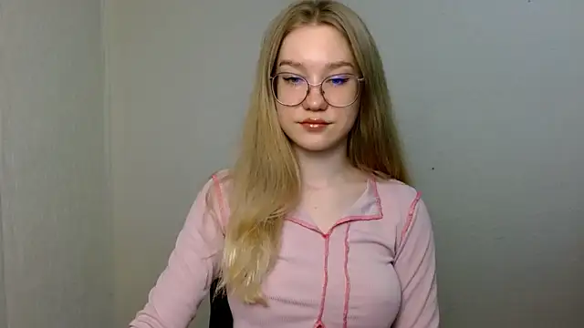 Snapshot of cindi_hot chatting on 06.17.26 cindi hot online show from 06.17.26