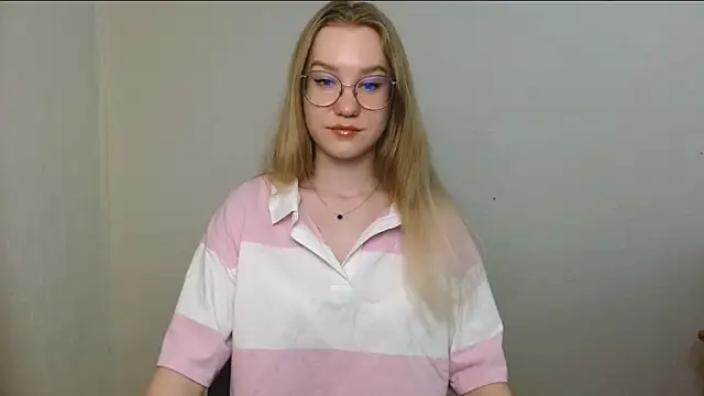 Snapshot of cindi_hot chatting on 07.10.26 cindi hot online show from 07.10.26