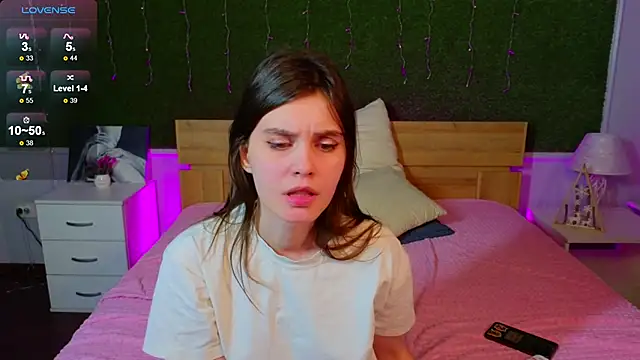 Snapshot of SusieMorris chatting on 12.04.24 SusieMorris online show from 12.04.24