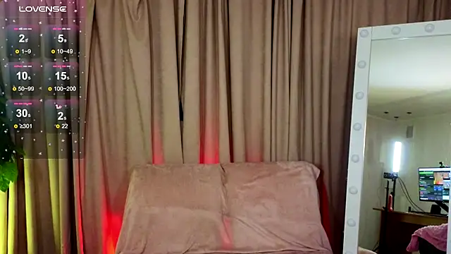 Snapshot of SusieMorris chatting on 02.19.25 SusieMorris online show from 02.19.25