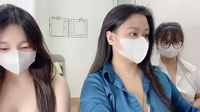 Snapshot of Bamboo_Swetie chatting on 12.20.25 Bamboo Swetie online show from 12.20.25