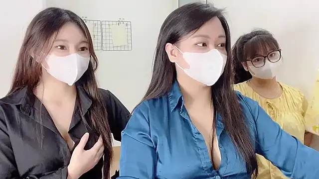 Snapshot of Bamboo_Swetie chatting on 12.22.25 Bamboo Swetie online show from 12.22.25