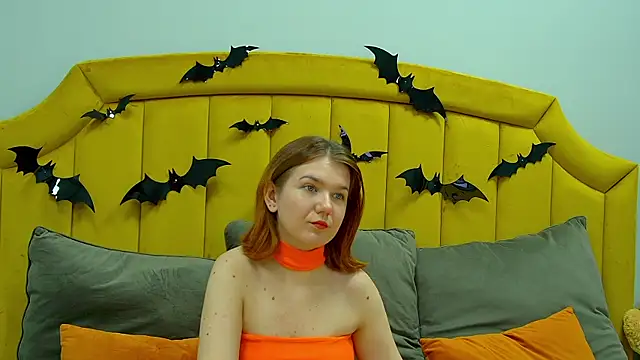 LessySmith online show from 10.31.25