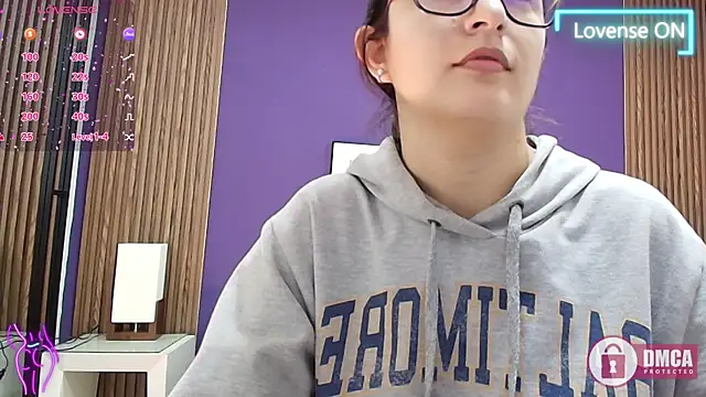 Snapshot of alina_martinelli chatting on 01.12.25 alina martinelli online show from 01.12.25