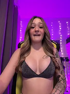 Snapshot of LenaSophie chatting on 12.26.24 LenaSophie online show from 12.26.24