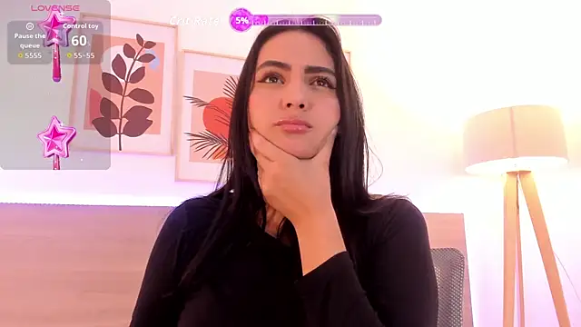 Snapshot of kareena_basu chatting on 11.29.25 kareena basu online show from 11.29.25