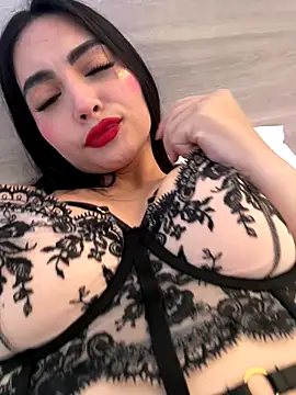 Snapshot of kareena_basu chatting on 12.13.25 kareena basu online show from 12.13.25