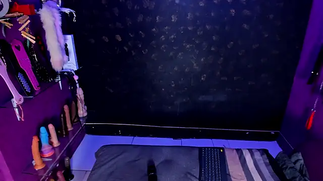 Alexa Slave online show from 09.13.25