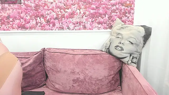 Snapshot of SexyFancy chatting on 02.18.25 SexyFancy online show from 02.18.25