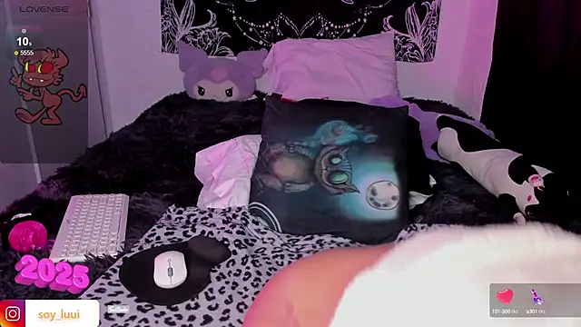 Snapshot of soy_lui_ chatting on 01.04.25 soy lui online show from 01.04.25