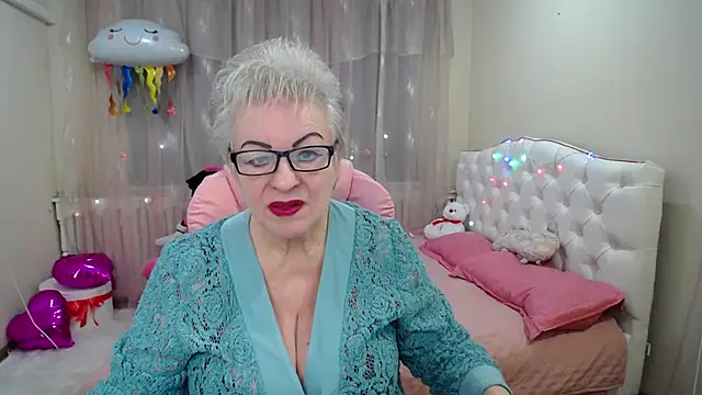 KayleSmoll online show from 01.28.25