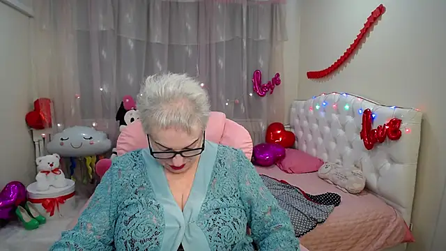 KayleSmoll online show from 02.13.25