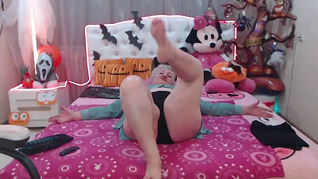 KayleSmoll online show from 10.21.25