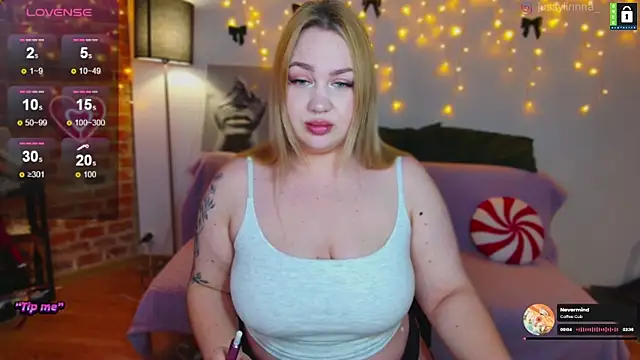 Snapshot of -LinaLove- chatting on 01.15.25 -LinaLove- online show from 01.15.25