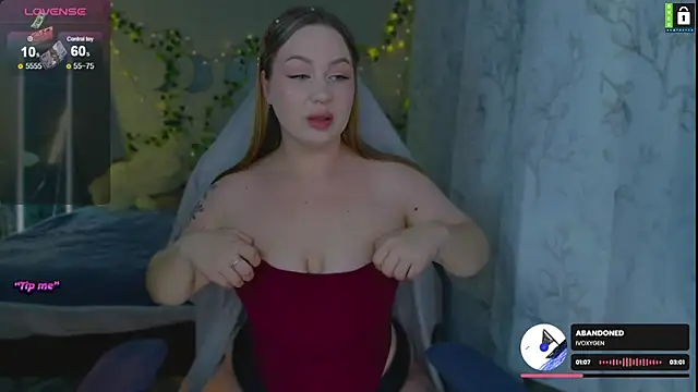 Snapshot of -LinaLove- chatting on 12.13.25 -LinaLove- online show from 12.13.25