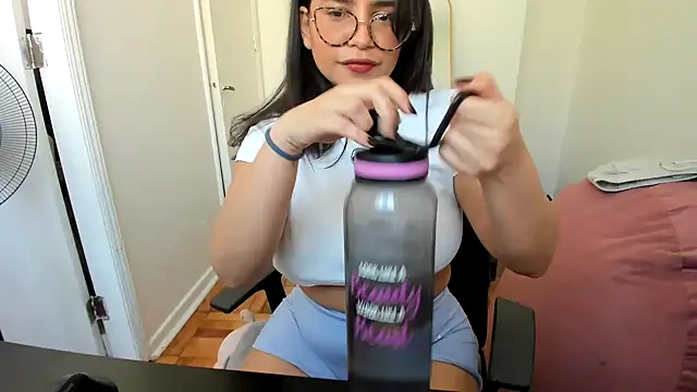 cinnamon rosa online show from 02.05.25