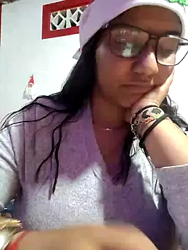 Snapshot of Sofythom1 chatting on 12.19.24 Sofythom1 online show from 12.19.24