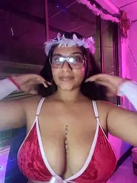 Snapshot of Sofythom1 chatting on 12.31.24 Sofythom1 online show from 12.31.24