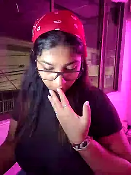 Snapshot of Sofythom1 chatting on 02.08.25 Sofythom1 online show from 02.08.25